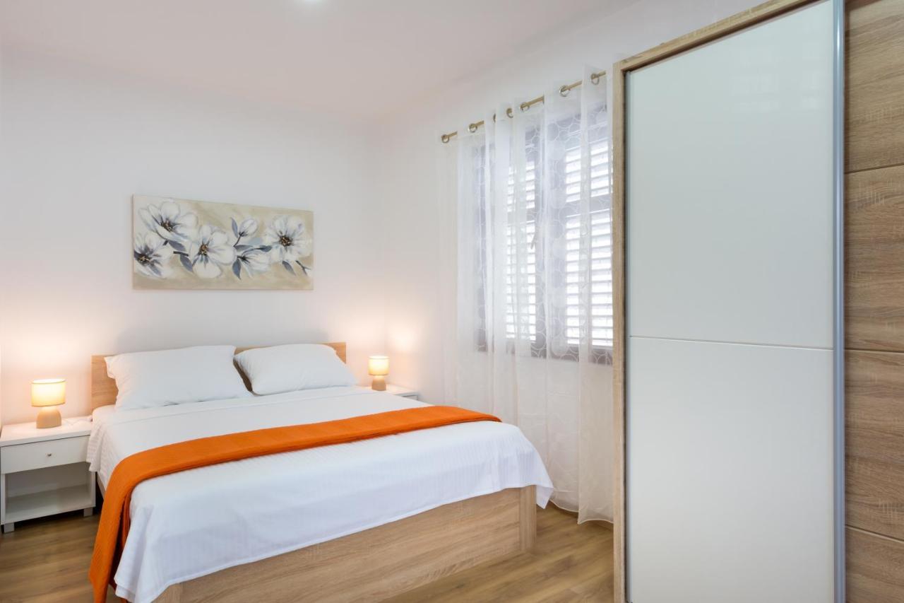 Apartments By The Sea Kastel Stari, Kastela - 15894 Esterno foto