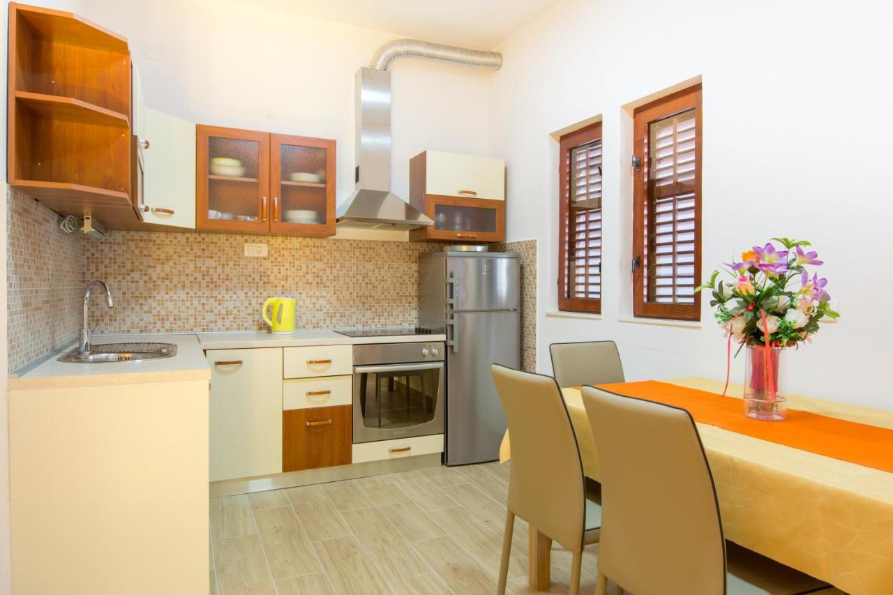 Apartments By The Sea Kastel Stari, Kastela - 15894 Esterno foto